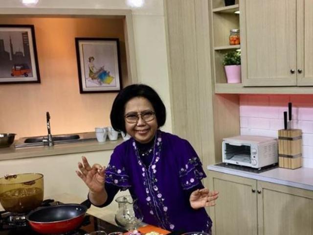 Gantung Panci Sisca Soewitomo Diyakini Pensiun Dari Dunia Kuliner Lifestyle Liputan6 Com Janda bolong 23 january 2021. gantung panci sisca soewitomo diyakini