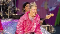 Pink dalam BST Hyde Park, London, 25 Juni 2023.  (James Manning/PA via AP)