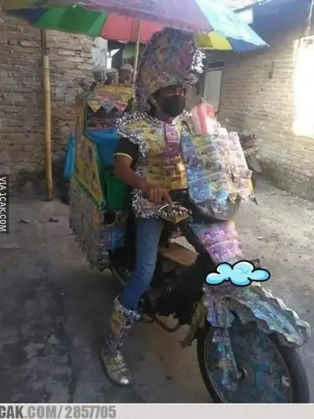 Kumpulan Potret Cara Unik Pemotor Mencegah Kulit Tersengat Panasnya Sinar Matahari (ist)