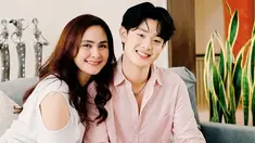 Wanita kelahiran 1977 ini dikenal sebagai artis juga seorang model, penyanyi, dan presenter. Begini foto Natalie bareng anak pertama dari pernikahannya dengan pengusaha Soerijo Gondo Setiawan, Gabriel Prince, yang diidolakan banyak remaja. (Liputan6.com/IG/@nat_grtm)