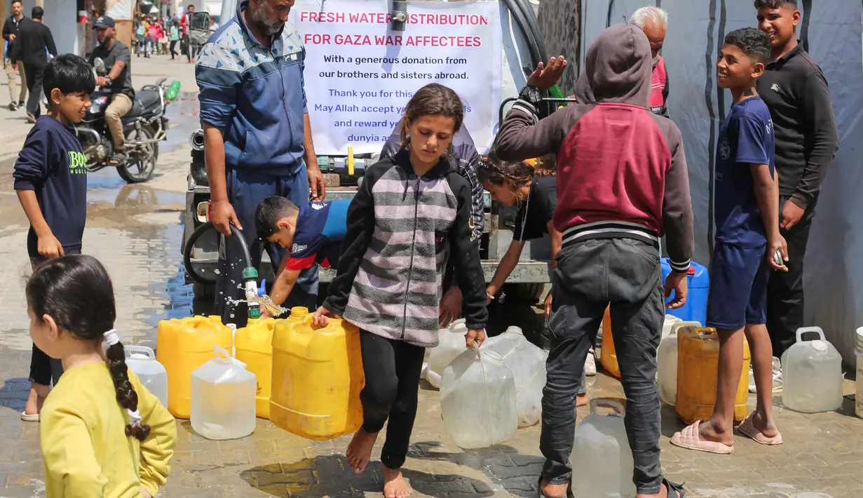 Dalam dua bulan terakhir, Israel telah memblokir masuknya truk bantuan yang berisi pasokan medis, bahan bakar, dan makanan ke Gaza. (Eyad BABA/AFP)