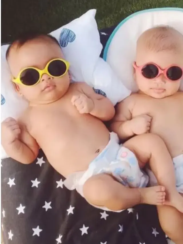 Potret 6 Bayi Artis Berjemur Pakai Kacamata, Lucu Bikin Gemas