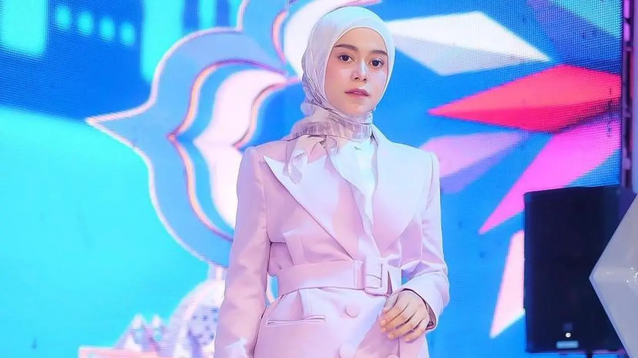 8 Ide Mix and Match Blazer Hijab yang Stylish dari Lesti Kejora hingga Irish Bella