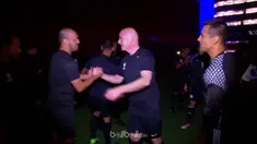 Berita video Presiden FIFA, Gianni Infantino, mengalami nasib sial saat ingin bermain sepak bola di Paraguay. This video presented by BallBall.