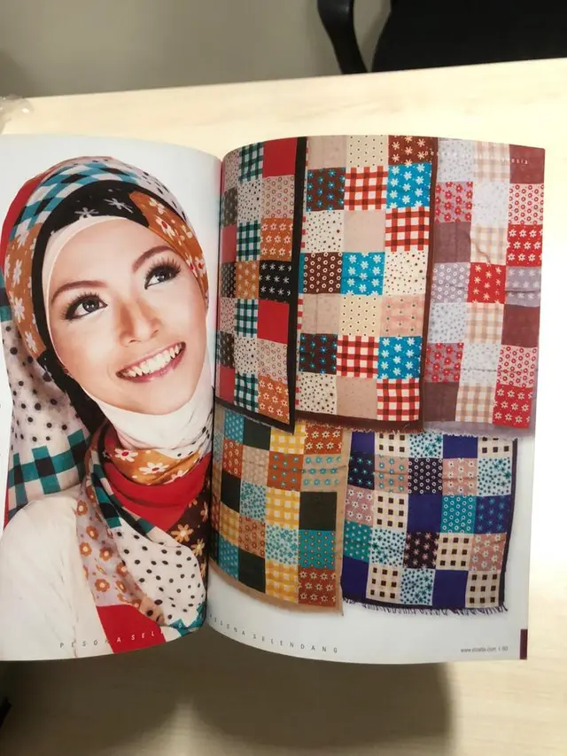 Motif pashmina Elzatta yang digunakan Mino Winner