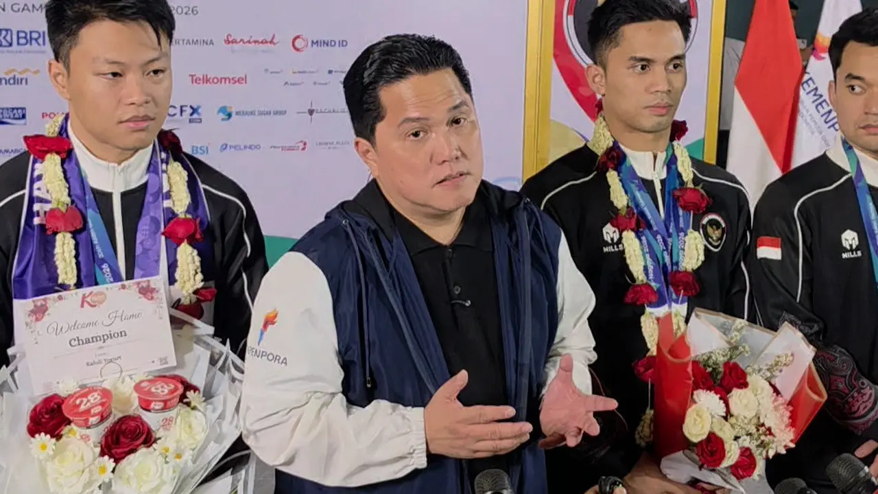 Menpora Erick Thohir saat menyambut peraih emas Asian Games 2026 di Bandara Soekarno Hatta