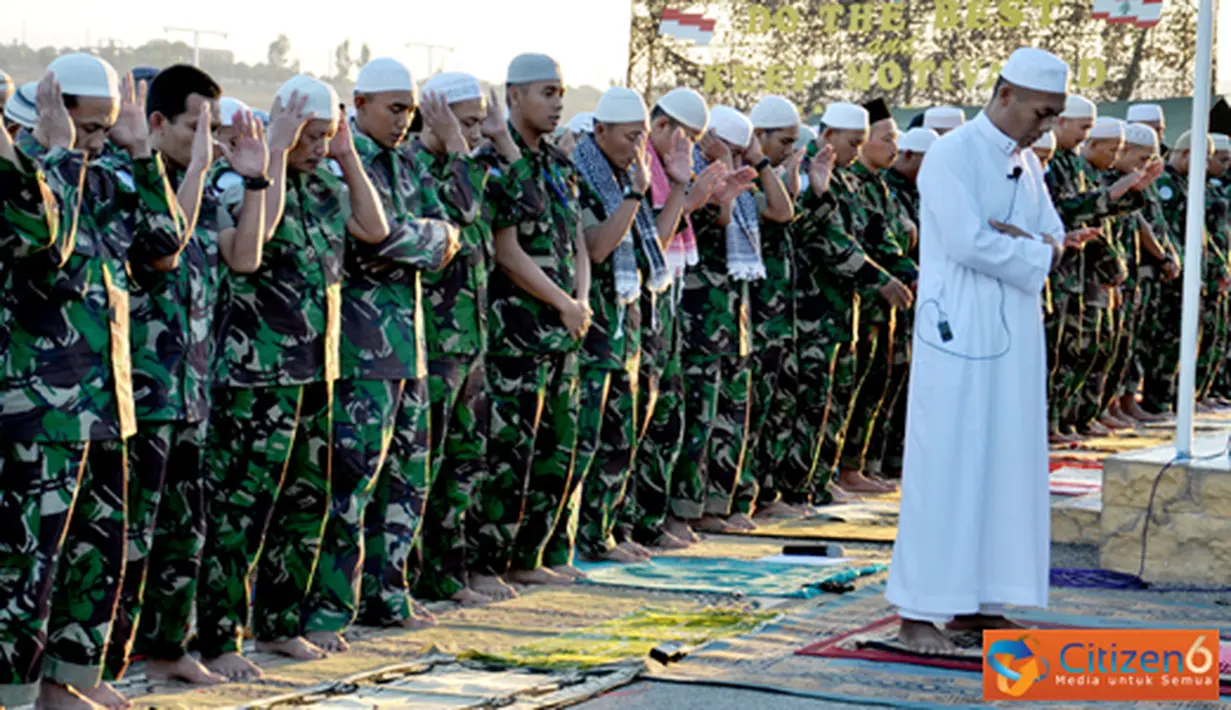Citizen6, Lebanon: Wadansatgas Indobatt Letkol Mar FJH Pardosi mewakili Komandan Indobatt memberikan sambutan usai pelaksanaan Sholat Idul Fitri 1433 H pada, Minggu (19/8). (Pengirim: Badarudin Bakri)