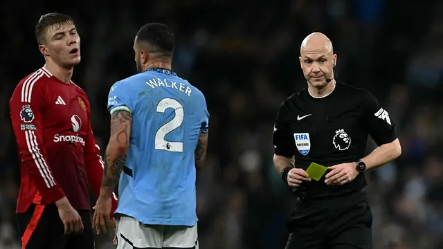 Duel pemain Manchester United Rasmus Hojlund dan bek City Kyle Walker