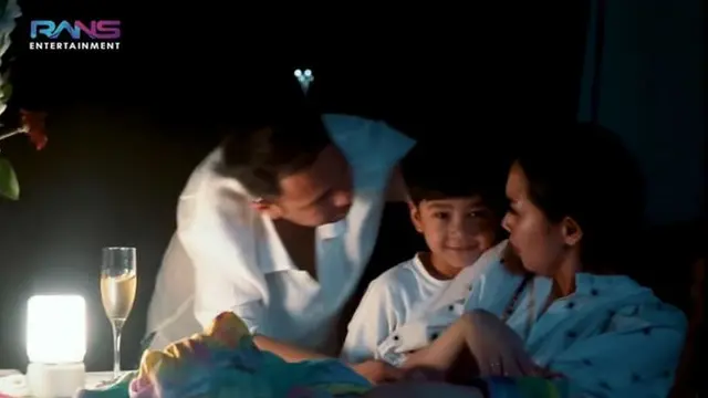 Momen dinner romantis Raffi Ahmad dan Nagita Slavina. (Sumber: YouTube/RANS Entertaiment)
