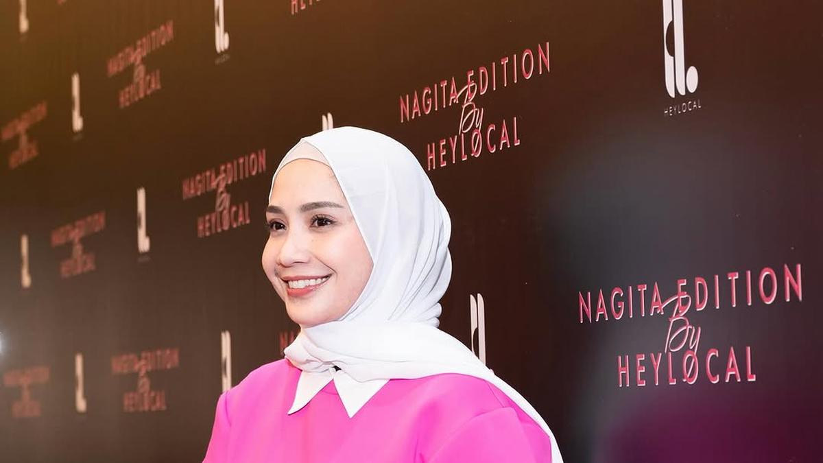 6 Potret Cantik Nagita Slavina Kembali Berhijab Jelang Ramadan, Berpadu Busana Kasual Saat Luncurkan Koleksi Tas