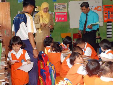 Citizen6, Subang: Tim yang diketuai Eko Waluyo disambut Kepala Sekolah TK Angkasa Lilis Nina, Ny. Heraldy Dumex Dharma selaku Ketua Yayasan Ardhya Garini cabang Lanud Suryadarma sebagai pengelola TK Angkasa  dan staf terkait. (Pengirim: Dodo)