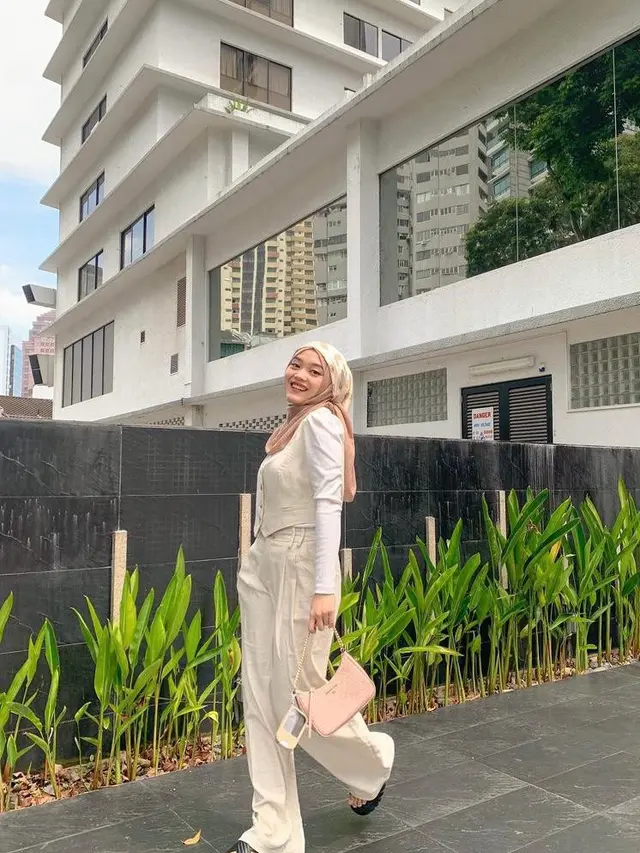 9 Ide Outfit Hijab Casual ala Cewek Kue, Cewek Mamba, dan Cewe Bumi dari Irish Bella hingga Putri Delina