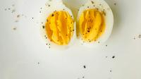 Ilustrasi Rebus atau Masak Telur Sampai Matang Sempurna Credit: Pexels.com/Dialnutrition