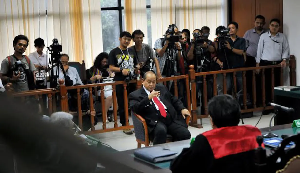 Dalam sidang sebelumnya, Emir dituntut Jaksa Penuntut Umum 4,5 tahun penjara subsider 5 bulan kurungan dan denda Rp 200 juta (Liputan6.com/Johan Tallo)