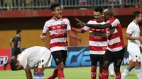 Duel Madura United vs Persela di Stadion Gelora Ratu Pamelingan, Pamekasan, Sabtu (8/12/2018). (Bola.com/Aditya Wany)