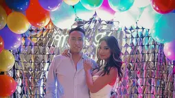 Wanita yang akrab disapa Lala itu mengabadikan momen berduaan dengan kekasihnya yang merupakan gitaris dari MJ Squad Jakarta, Dennis Talakua. Ia mengunggah momen romantisnya ke Instagram. (Instagram/ lalamarionmj)