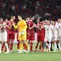 Para pemain Timnas Indonesia dan Vietnam saling berjabat tangan setelah berakhirnya laga leg pertama babak semifinal Piala AFF 2022 di Stadion Utama Gelora Bung Karno (SUGBK), Jumat (6/1/2023) sore WIB. Kedua tim kembali akan bertemu pada laga leg kedua tiga hari mendatang. (Bola.com/Bagaskara Lazuardi)