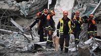 Dua hari setelah gempa bumi yang menghantam Myanmar tengah dengan magnitude 7,7, pemerintah Thailand jumlah korban di negaranya mencapai 10 jiwa. (Lillian SUWANRUMPHA/AFP)