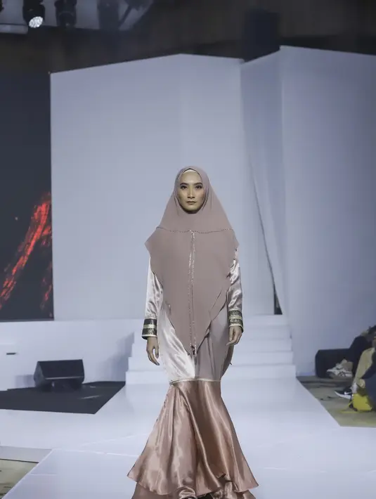 Bagi penyuka look polos tanpa motif, koleksi ini bisa jadi opsi untuk Lebaran 2023 [@JFT2023]