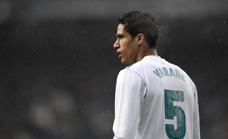 Bek Real Madrid, Raphael Varane. (AFP/Gabriel Bouys)