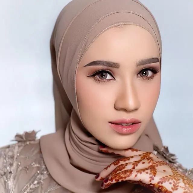 6 Potret Detail Makeup Amira Karaman Istri Reza Zakarya dari Lamaran hingga Nikah