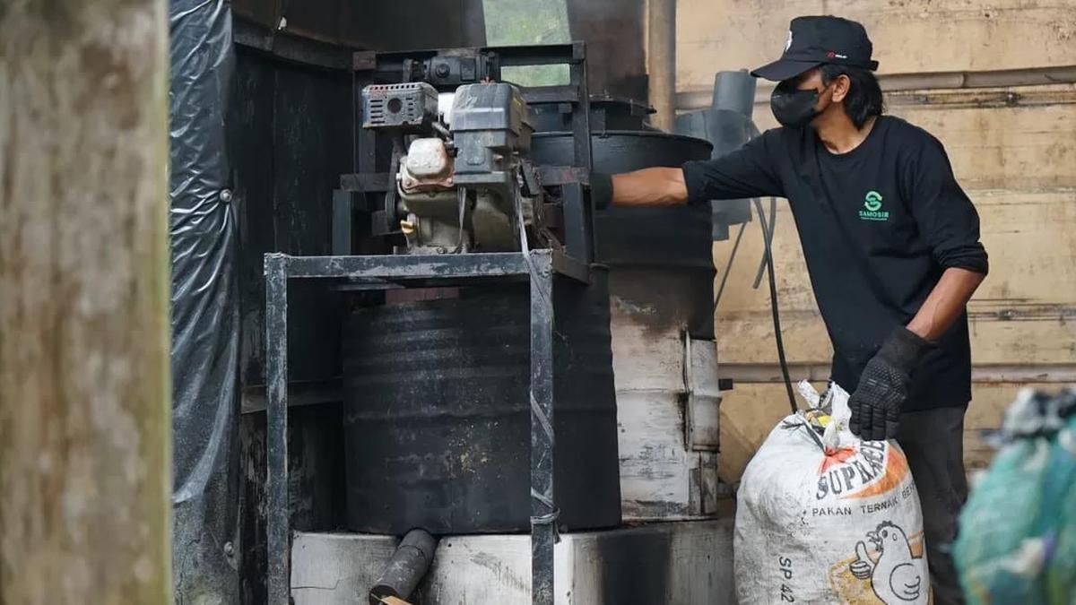 Cara Mengubah Sampah Rumah Tangga Jadi Produk Bernilai Jual Ala Anak Muda di Desa Wanayasa