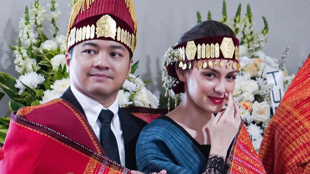 10 Potret Rianti Cartwright Menikah Lagi dengan Adat Batak, Wujudkan ...