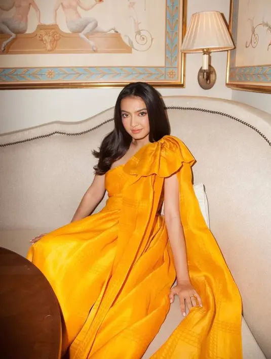 <p>Walaupun demikian, Raline hingga kini masih menyandang status jomblo. Bahkan beberapa tahun terakhir, ia tidak terlihat menjalin asmara dengan pria mana pun. [Foto: instagram.com/ralineshah]</p>