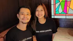 Kaus couple dengan tulisan aku adalah punyamu dan kamu adalah punyaku ini menjadi bukti keduanya sangat kompak. Kekompakan inilah yang membuat netizen mendoakan keduanya berjodoh. Kini keduanya sudah memasuki tahap lamaran. (Liputan6.com/IG/jessnolimit)