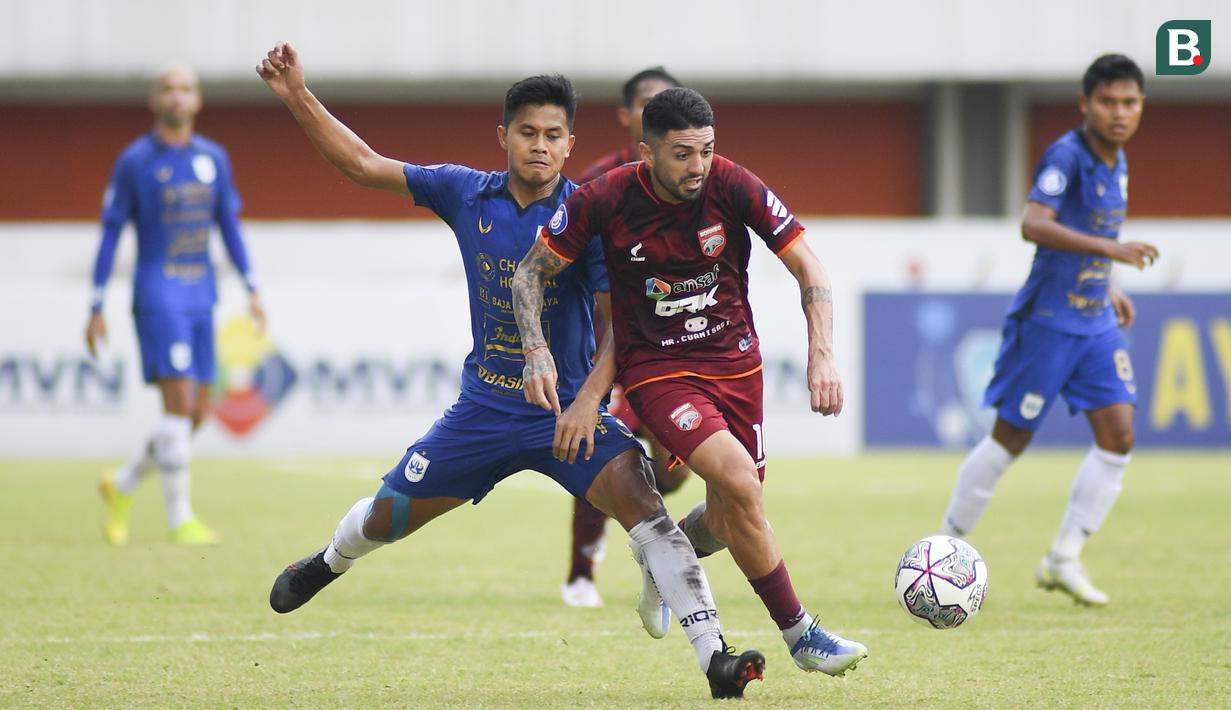 PSIS berusaha merespon gol Borneo FC dengan serangkaian serangan yang mebahayakan kubu lawan. Namun hingga babak kedua berakhir skuat arahan Ian Gillan gagal mencetak gol penyeimbang. (Bola.com/Nandang Permana)