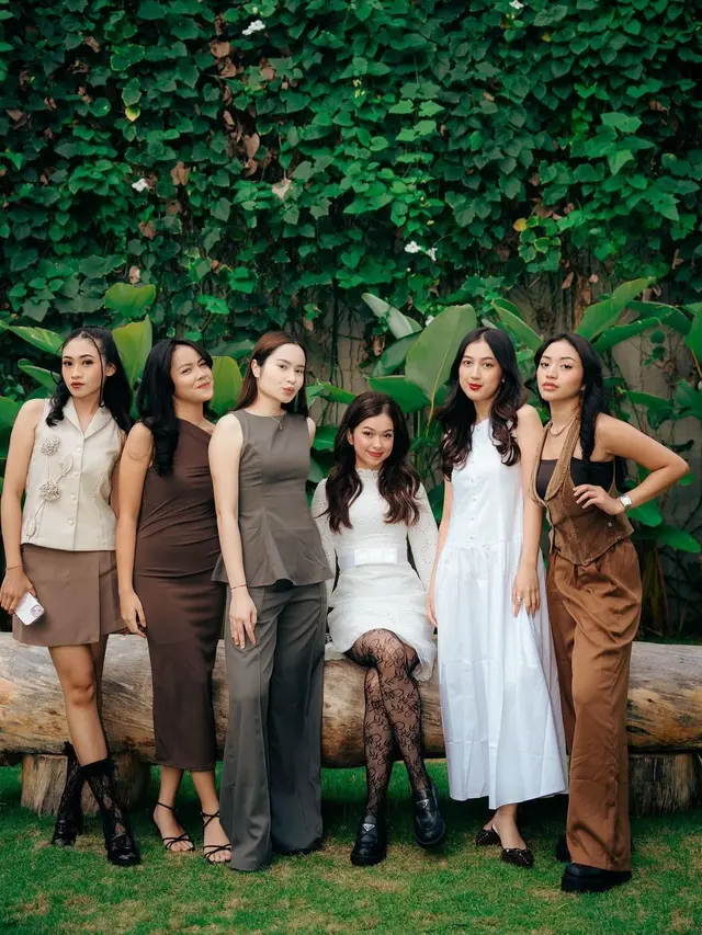 6 Gaya Rebecca Klopper Rayakan Ulang Tahun ke-23 dengan Sentuhan Vintage Elegan, Intimate Bareng Sahabat ‘Mermaid in Love’