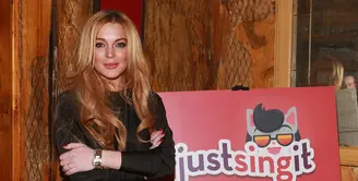 Dunia maya terkadang lebih mengerikan dari dunia nyata, salah bicara sedikit bisa panjang urusannya. Seperti komentar Lindsay Lohan di akun Instagram Ariana Grande, tidak disukai netizen akhirnya banjir di-bully. (AFP/Bintang.com)
