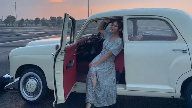 Pesona Nadin Amizah dengan Dress Vintage, Manis Banget