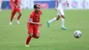<p>Pemain Persija Jakarta, Riko Simanjuntak menguasai bola saat menghadapi PSM Makassar dalam laga lanjutan BRI Liga 1 2022/2023 di Stadion Patriot Candrabhaga, Bekasi, Rabu (25/1/2023) sore WIB. (Bola.com/M Iqbal Ichsan)</p>