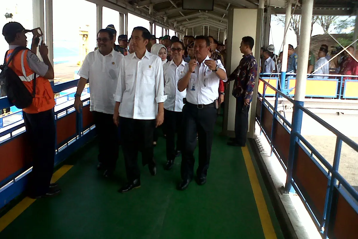 Blusukan ke Pelabuhan Merak, Jokowi Cek Pelayanan Angkutan Laut