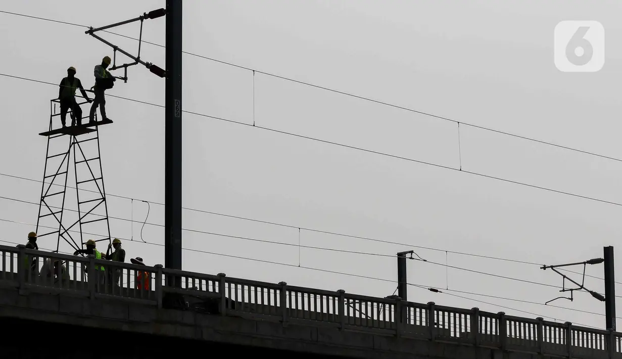 Nantinya, para penumpang KCJB bisa menaiki LRT sebelum atau setelah mereka melakukan perjalanan dari atau ke Bandung. (Liputan6.com/Herman Zakharia)