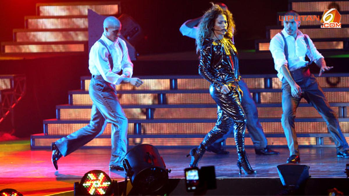 Dance Again Tutup Konser JLo