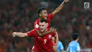 Pemain Persija, Marko Simic dan Ramdani Lestaluhu merayakan gol ke gawang Johor Darul Takzim pada lanjutan penyisihan Grup H Piala Asia 2018 di Stadion GBK, Jakarta, Selasa (10/4). Babak pertama Persija unggul 3-0. (Liputan6.com/Helmi Fithriansyah)