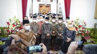Ketua Umum Partai Gerindra Prabowo Subianto bersilaturahmi dengan Gubernur Jawa Timur Khofifah Indar Parawansa. (istimewa)
