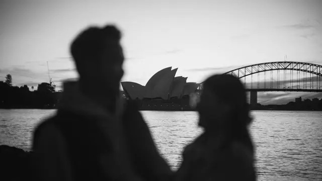 Anthony Sinisuka Ginting Melamar Mitzi Abigail dengan Latar Gedung Opera Sydney Australia (Foto: instagram sinisukaanthony)