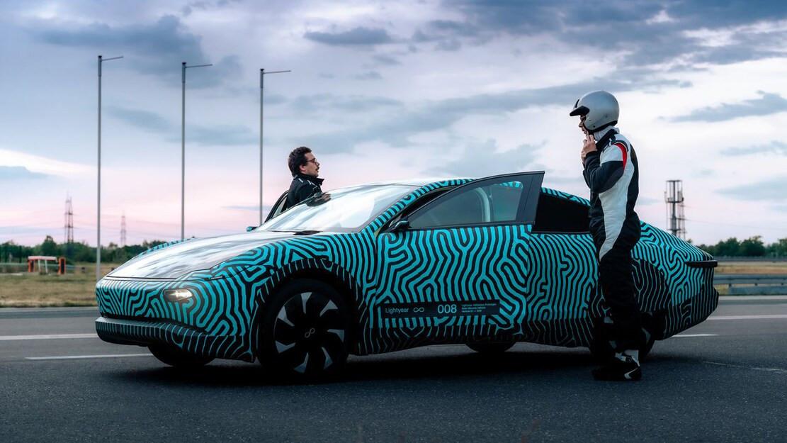 Pengetesan jarak tempuh Lightyear One. (Motortrend.com)