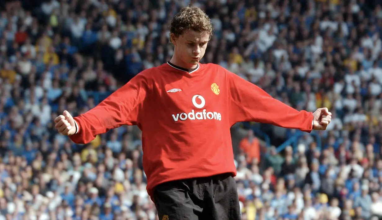 Ole Gunnar Solskjaer. Striker yang pensiun pada Agustus 2007 bersama Manchester United sebagai satu-satunya klub yang dibelanya di Premier League Liga Inggris ini menjadi pemain Norwegia tertajam di Liga Inggris hingga saat ini. Selama 11 musim berseragam Setan Merah (1996/1997 hingga 2006/2007), ia sukses mencetak 91 gol dan 36 assist dari total 235 laga. Sementara di semua ajang ia berhasil mengoleksi 126 gol dan 50 assist dari total 366 laga bersama Manchester United. (AFP/Paul Barker)