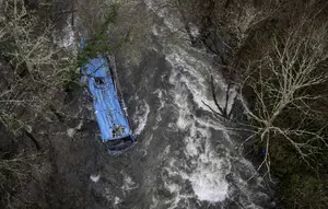 Bus Terjun ke Jurang 20 Meter di Spanyol, 83 Orang Terluka