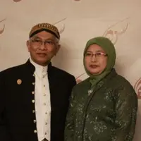 Kyai Haji Mustofa Bisri atau Gus Mus pernah memberikan sebuah sajak cinta untuk Istrinya sebelum tiada. Bikin haru abis. | Via: istimewa