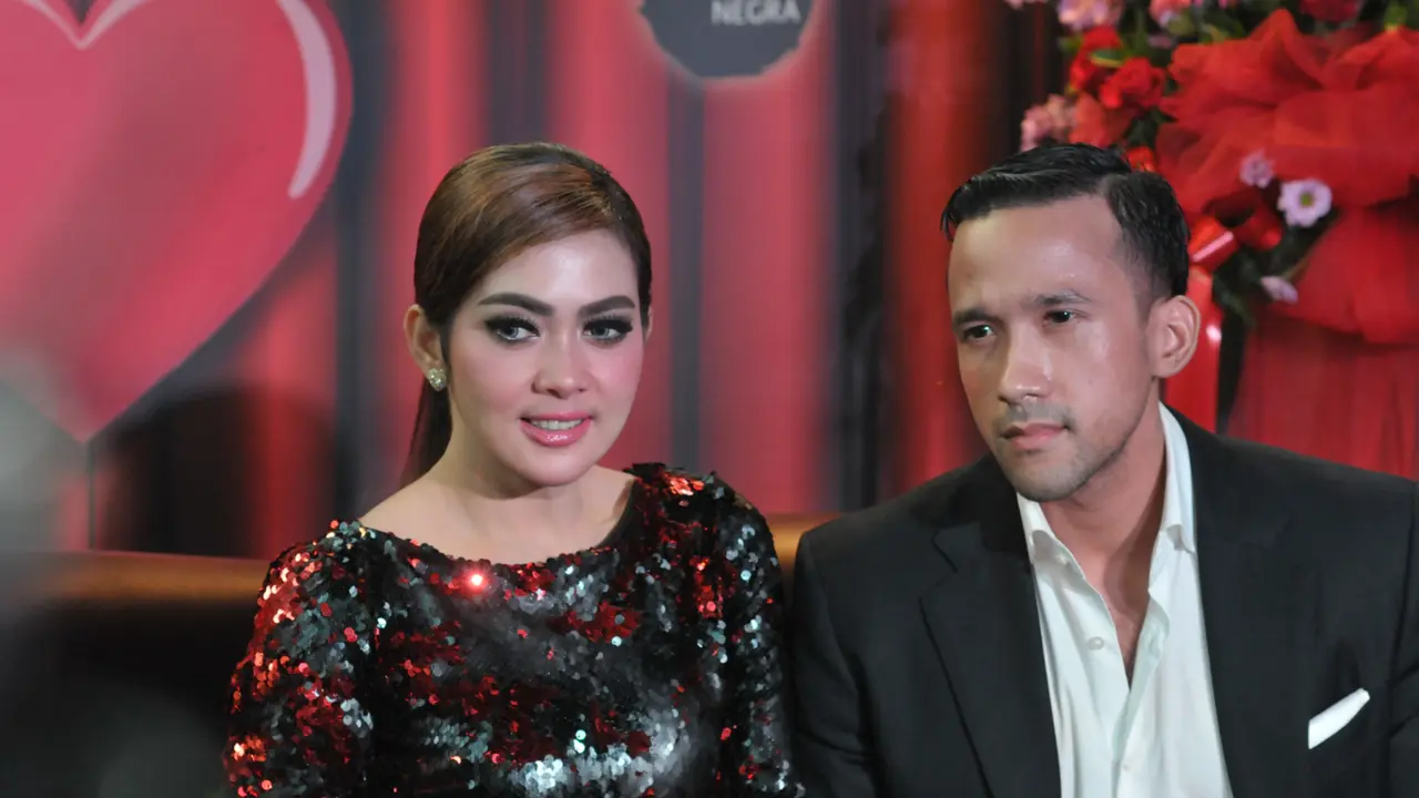 Syahrini dan Maruli