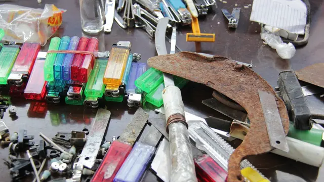Dalam razia di Lapas Narkotika Nusakambangan, petugas gabungan Temuan senjata dan benda-benda berbahaya yang keberadaannya dilarang di lapas. (Foto: Liputan6.com/Muhamad Ridlo/Polres Cilacap)