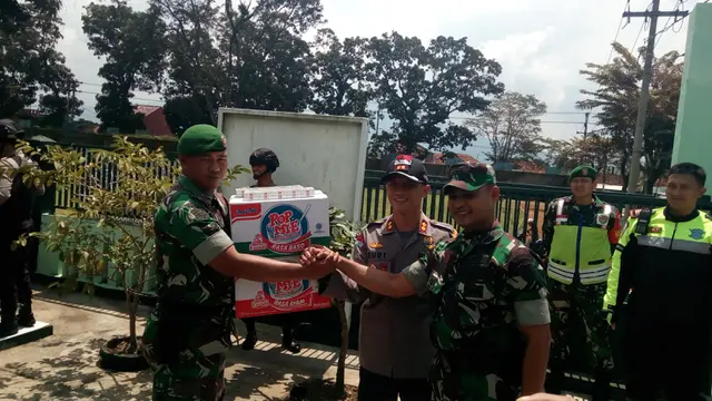 Diplomasi Pop Mie ala polres Garut rekatkan silaturahmi dengan TNI menjelang pemilu