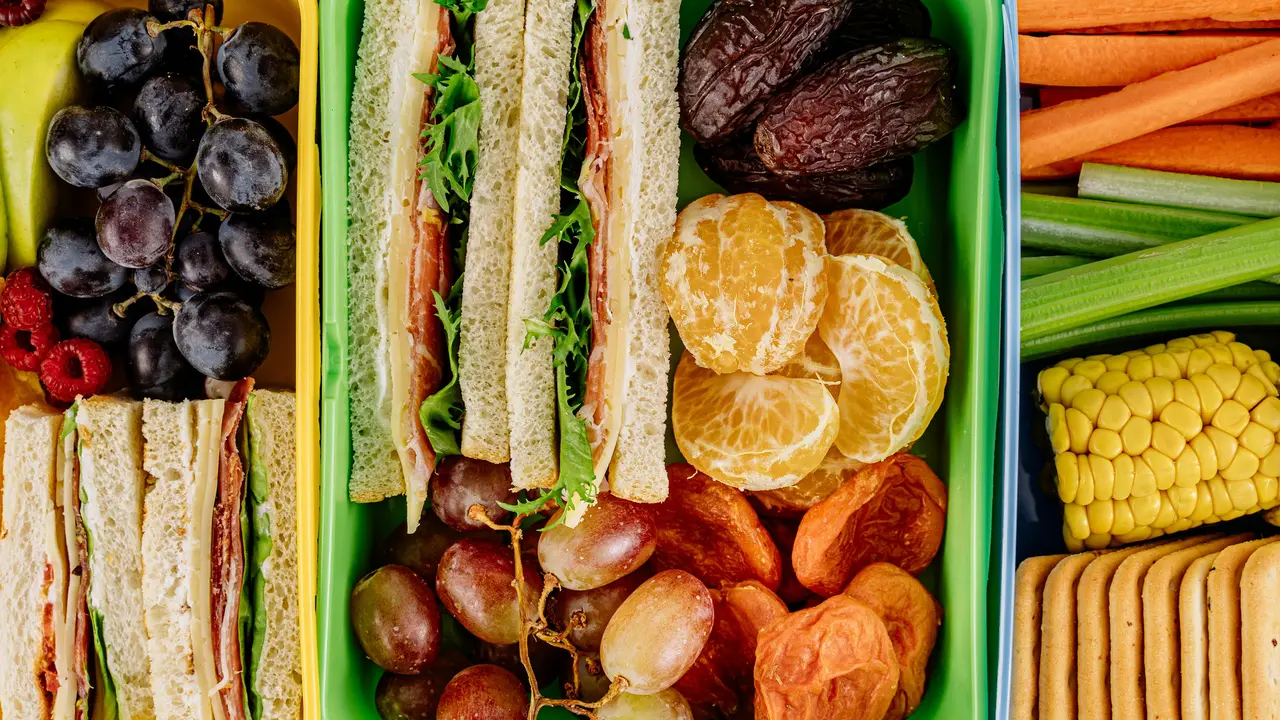 Menyiapkan bekal sehat untuk anak