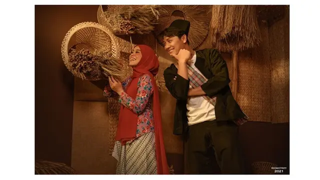 8 Gaya Pemotretan Lesty Kejora dan Rizky Billar Bertema Kabayan, Mesra Banget