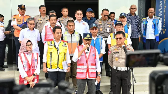 Menteri Perhubungan Budi Karya Sumadi, Minggu (19/3/2023), menggelar rapat koordinasi di Kantor Jasa Marga Km 70B Gerbang Tol Cikampek Utama.